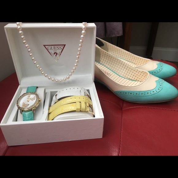 GUESS Butterfly Interchangeable Pastel Watch Set - Picture 3 of 5